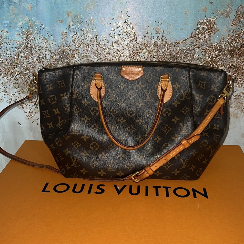 Louis Vuitton Canvas MM Monogram handbag